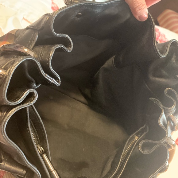 Burberry Leather Large  Black and Tan Bag with Textured Leather Trim - Picture 11 of 16